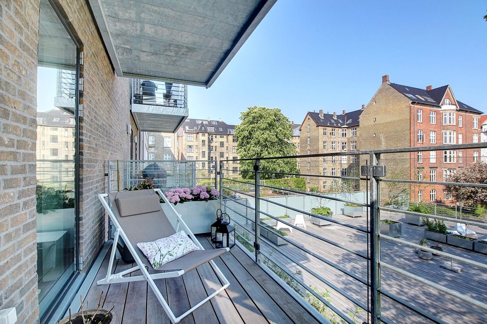 This is an example of a contemporary balcony in Copenhagen.