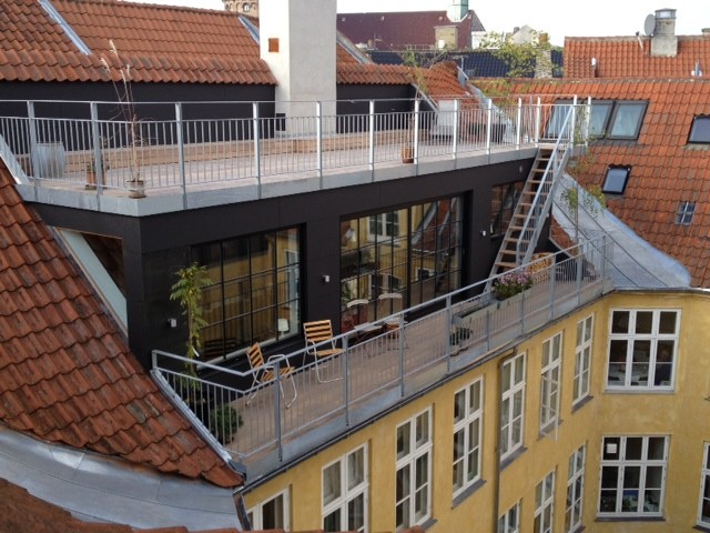 Foto di un balcone industriale