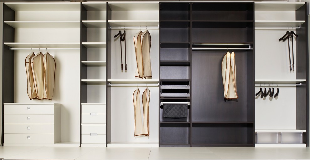Example of a trendy closet design in Cologne