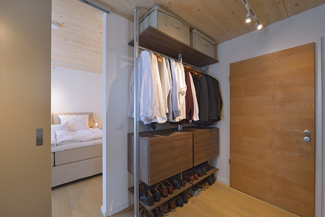 Ankleidezimmer mit Holz und Alu-System - Scandinavian - Wardrobe -  Frankfurt - by Eichenhaus AG | Houzz IE