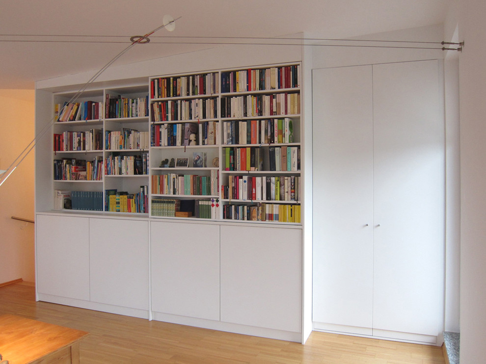 Bücherregal mit Stauraum - geschlossen - Contemporary - Closet ...