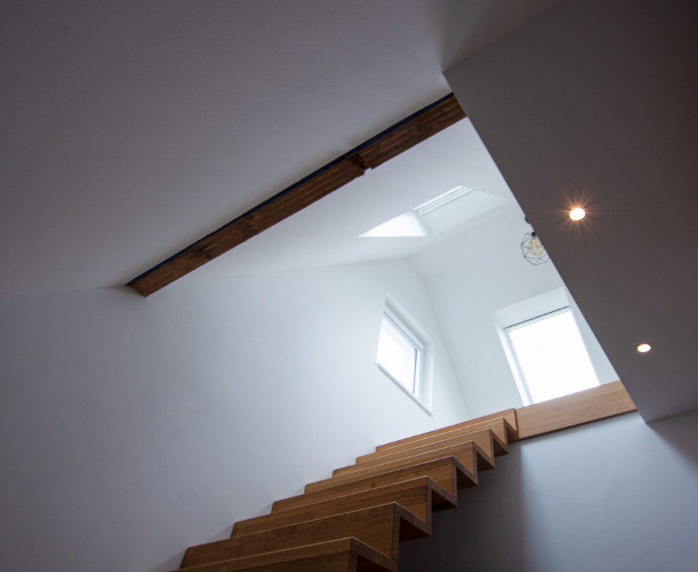 Mittelgroße Moderne Treppe in Sonstige