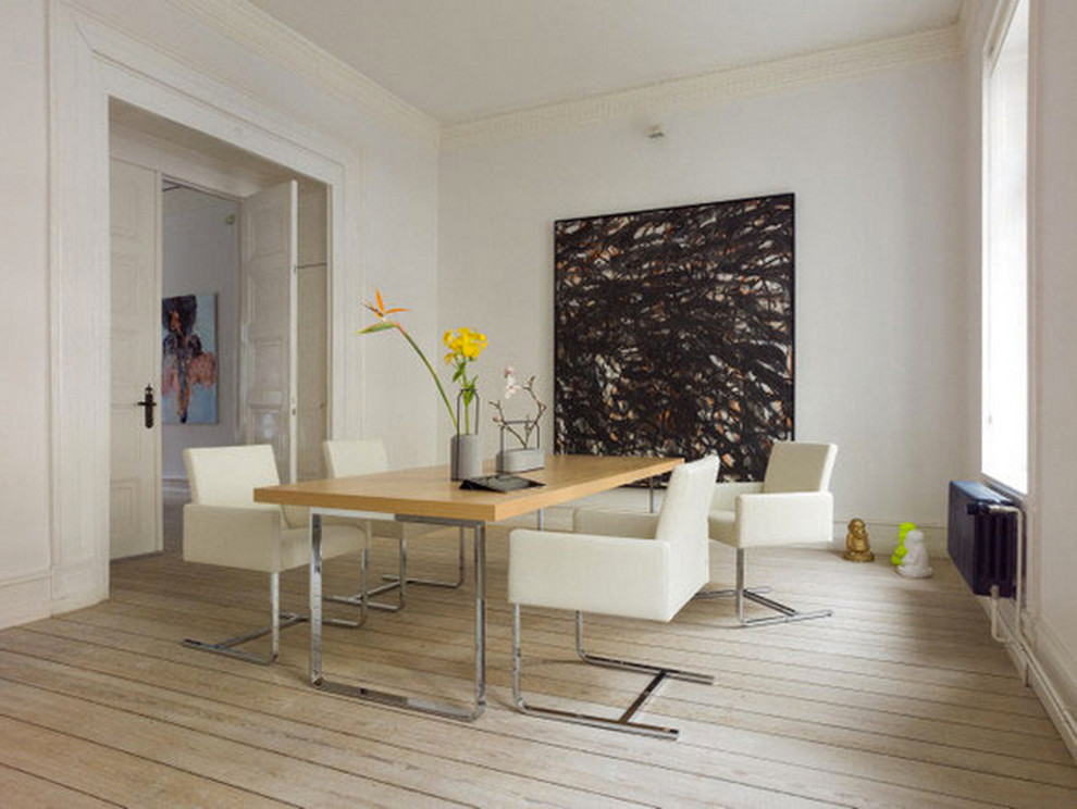 ハンブルクにあるコンテンポラリースタイルのおしゃれなホームオフィス・書斎の写真
