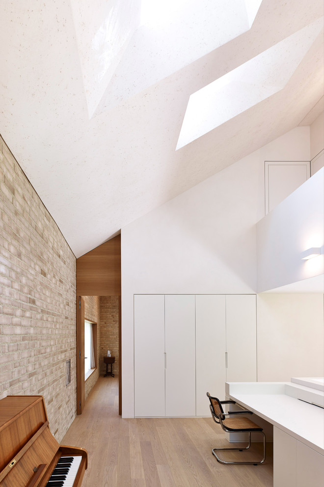 Design ideas for a modern home office in Stuttgart.