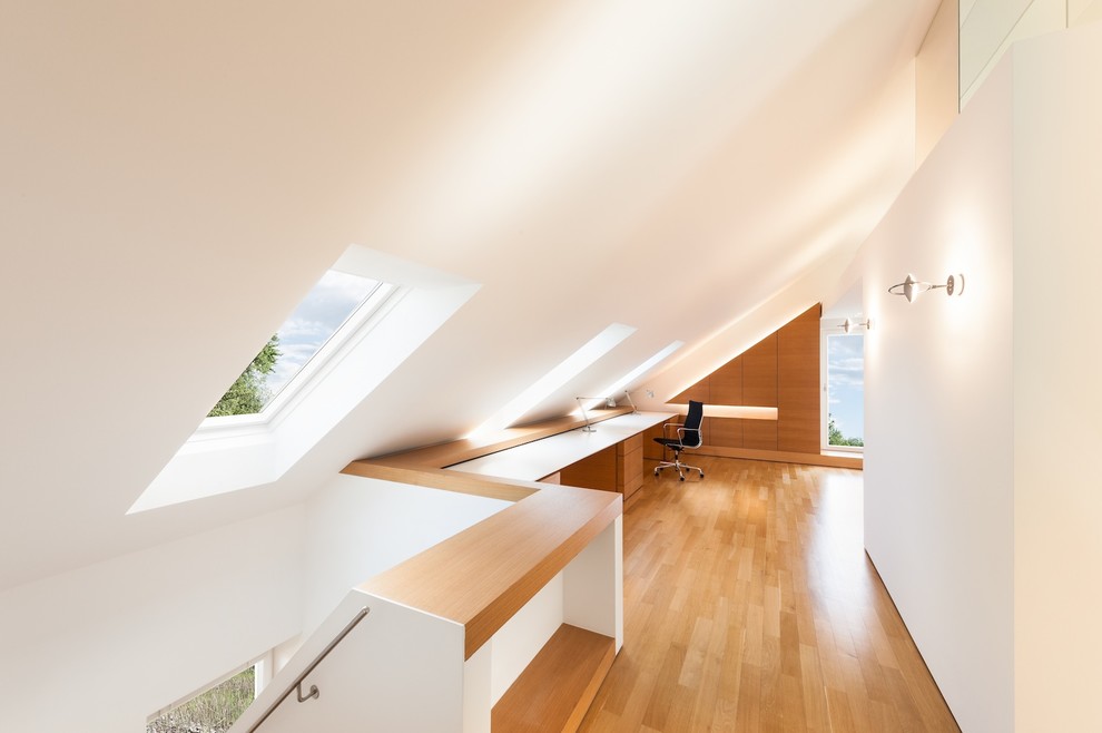 Design ideas for a modern home office in Munich.