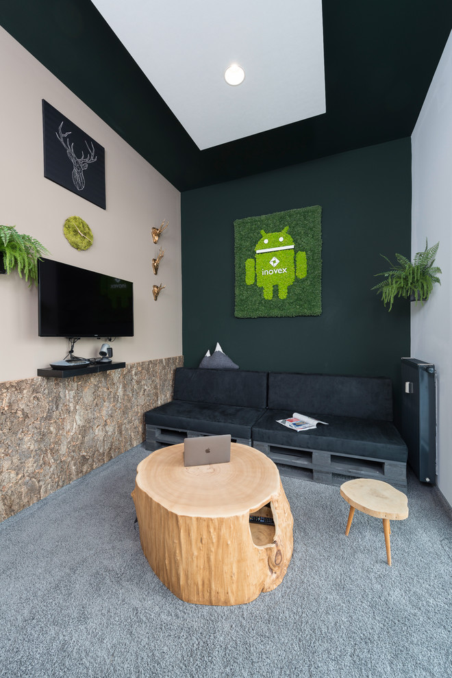 Immagine di uno studio moderno con pareti verdi, moquette e pavimento grigio