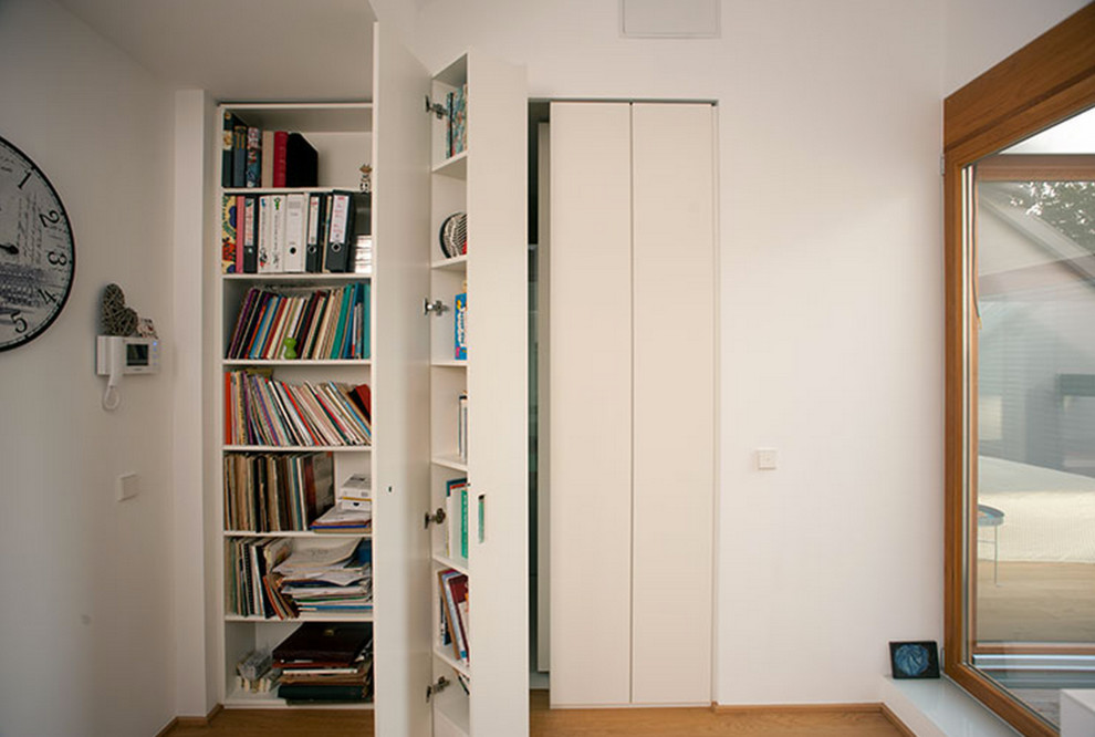 ケルンにあるコンテンポラリースタイルのおしゃれなホームオフィス・書斎の写真