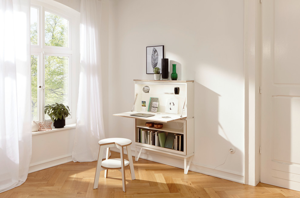 Design ideas for a contemporary home office in Berlin.