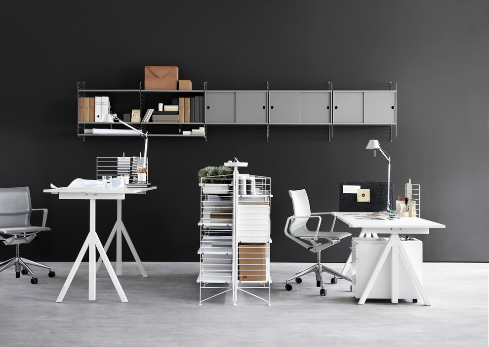 Trendy home office photo in Cologne with gray walls