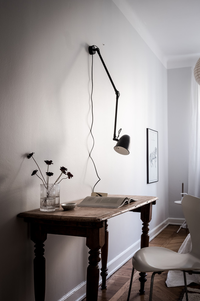 Photo of a modern home office in Gothenburg.