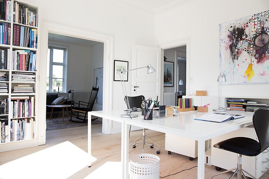 This is an example of a scandinavian home office in Copenhagen.