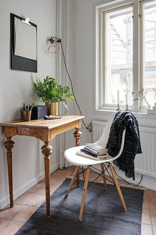 Minimalist home office photo in Gothenburg