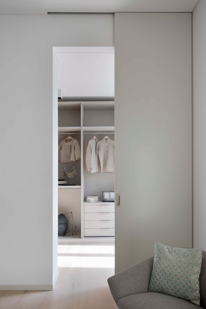 Closet - contemporary closet idea in Turin