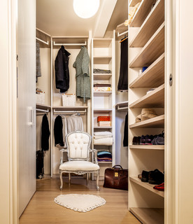 75 Mid-Sized Closet with Beige Cabinets Ideas You'll Love - February, 2024