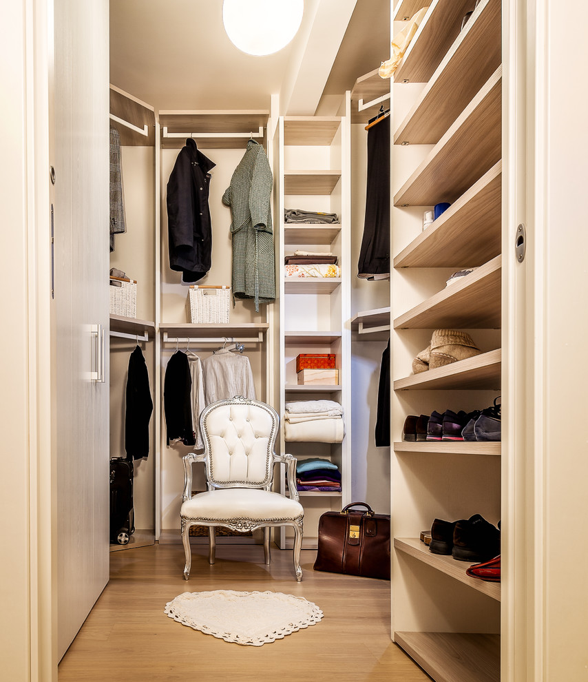 Casagl B 150 Metri Quadri A Due Passi Da San Pietro Contemporary Closet Rome By Fluido Design Studio