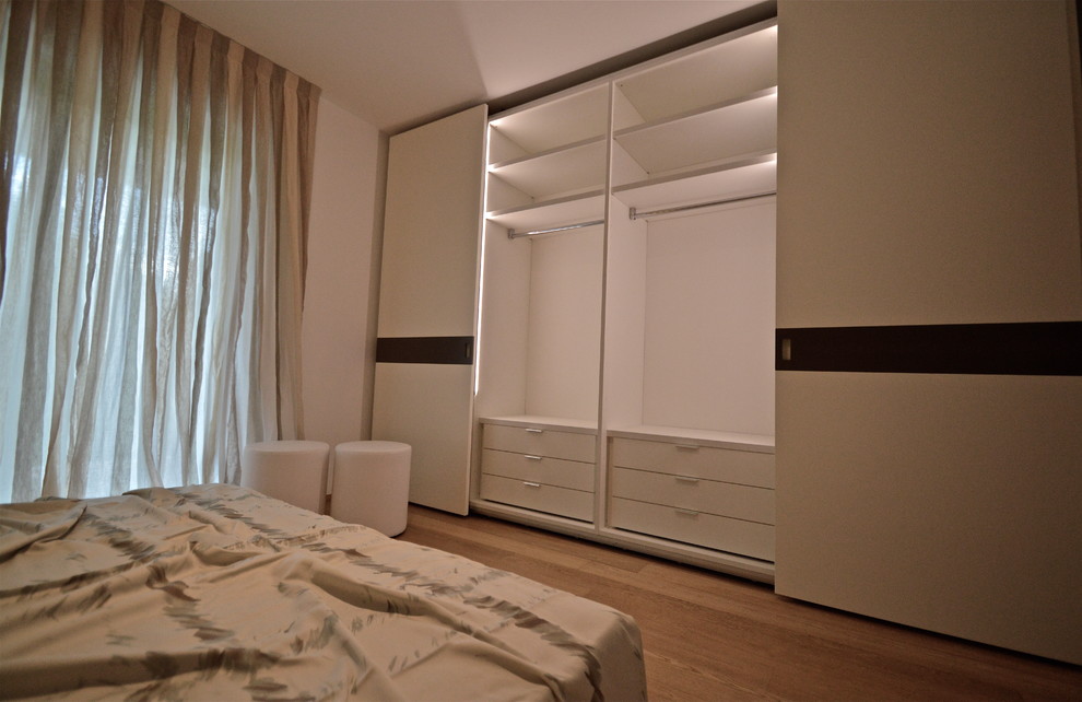 Contemporary bedroom in Bari.