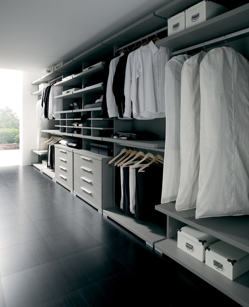 Example of a trendy closet design in Barcelona
