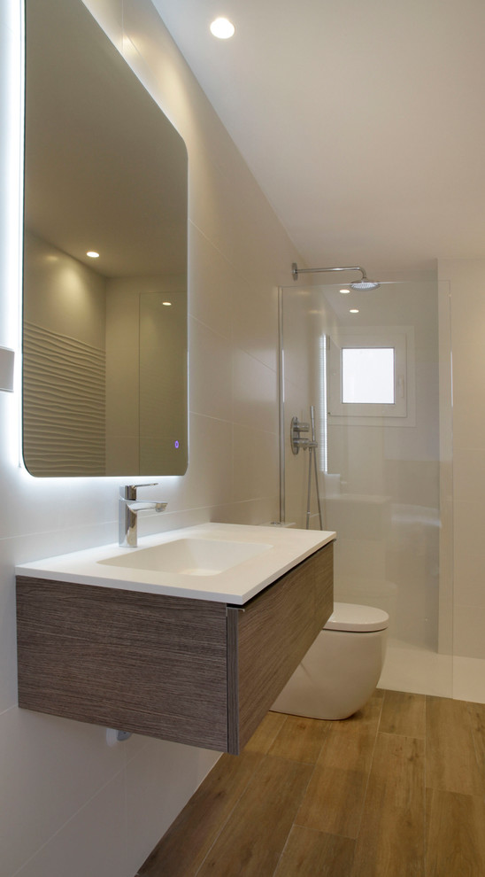 Ispirazione per un grande bagno di servizio minimalista con pareti bianche, pavimento con piastrelle in ceramica e pavimento beige