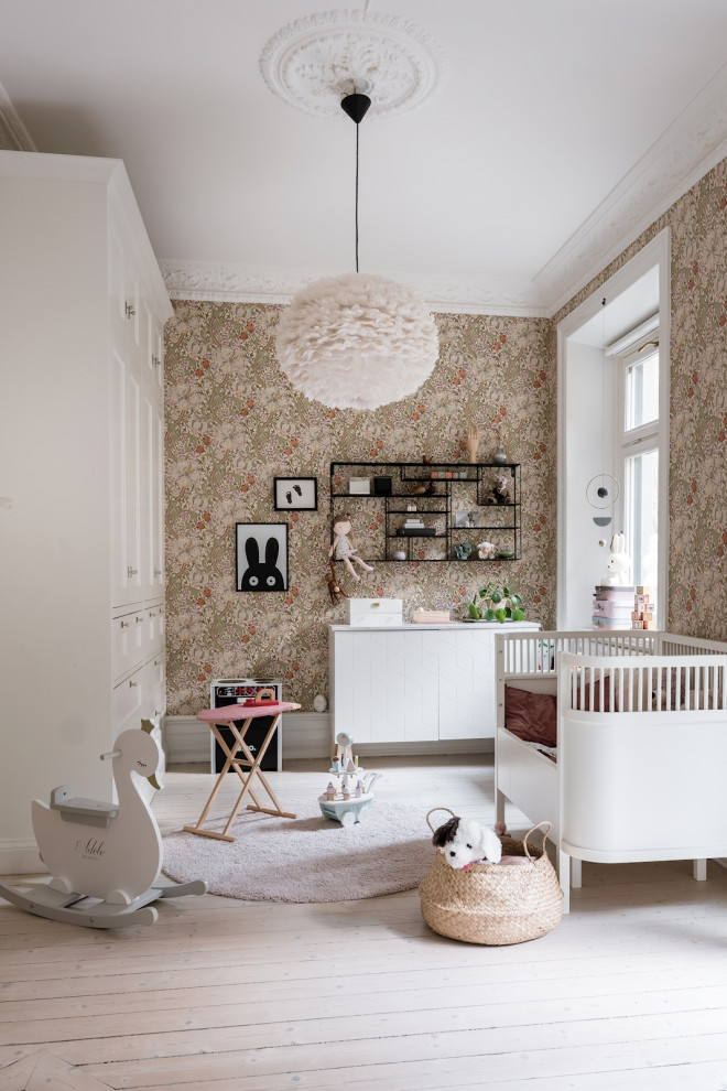 Foto på ett minimalistiskt babyrum
