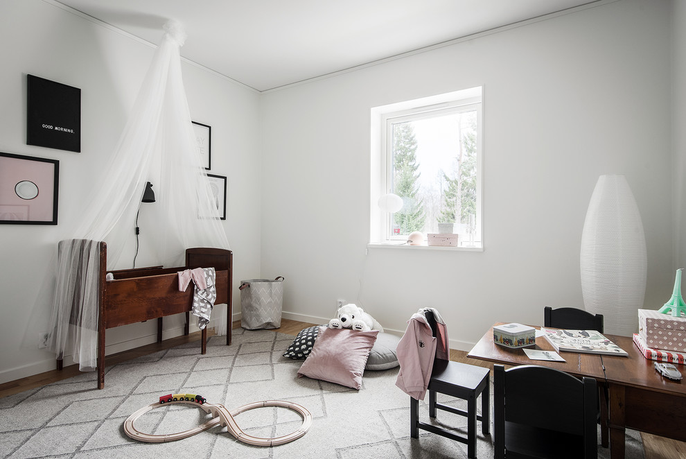 Idéer för ett minimalistiskt babyrum, med vita väggar