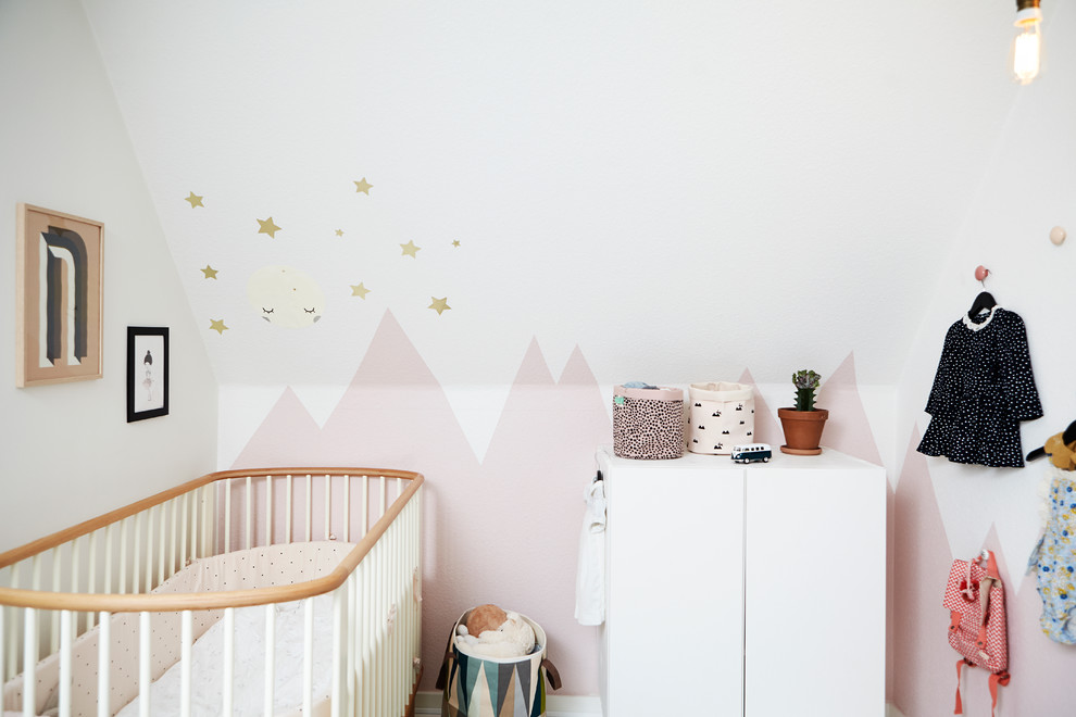 Пример оригинального дизайна: комната для малыша в стиле ретро