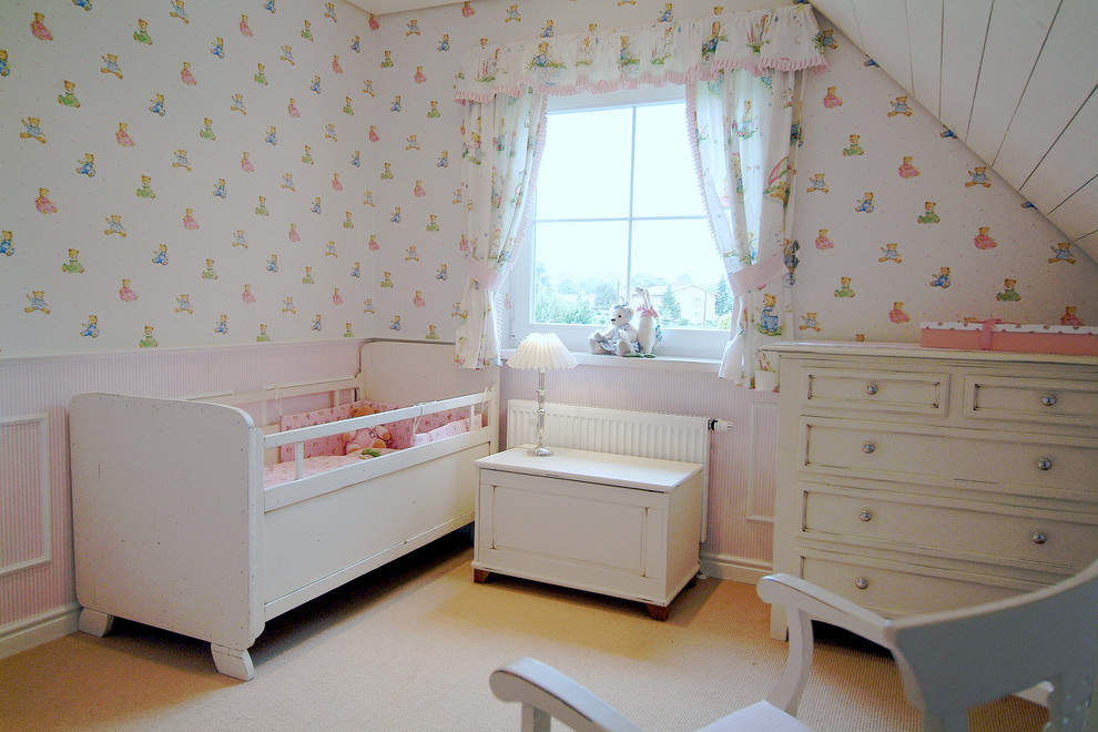 Idée de décoration pour une chambre de bébé champêtre.
