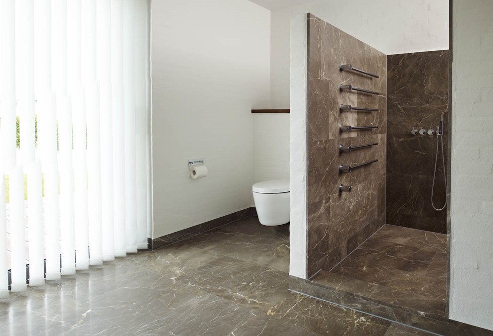 Bathroom - contemporary bathroom idea in Esbjerg