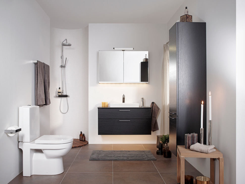 オーフスにある北欧スタイルのおしゃれな浴室の写真