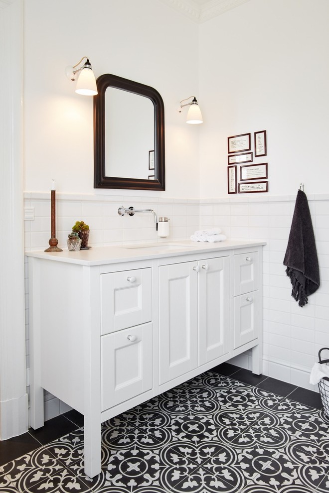 This is an example of a traditional bathroom in Esbjerg.