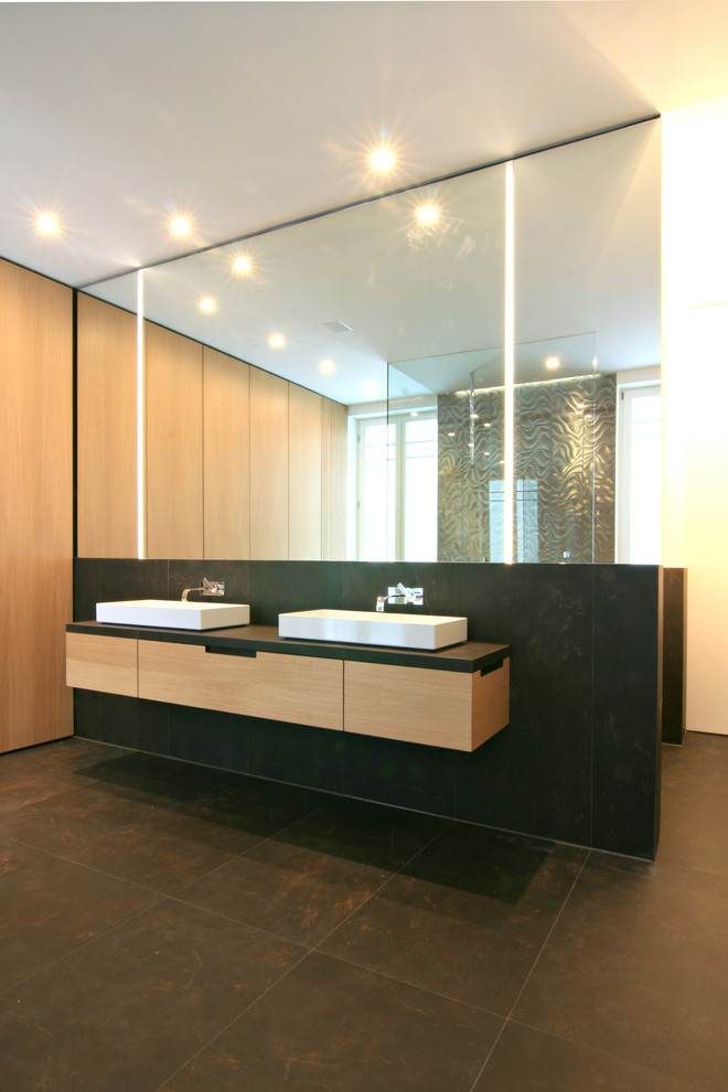 Example of a trendy bathroom design in Frankfurt