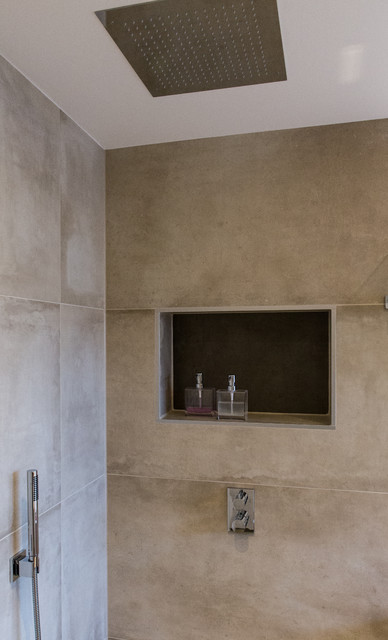 Ablage in der Dusche in die Wand eingelassen - Modern - Badezimmer