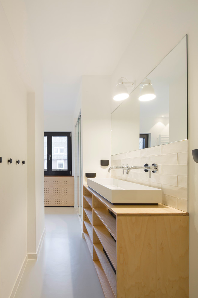 Design ideas for a modern bathroom in Hamburg.