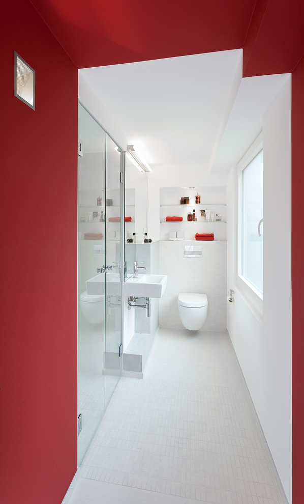 Пример оригинального дизайна: ванная комната среднего размера в современном стиле с подвесной раковиной, открытыми фасадами, инсталляцией, душем в нише, красными стенами и душевой кабиной