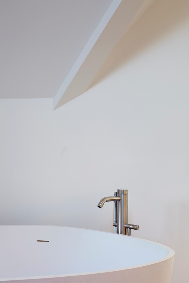 エッセンにあるコンテンポラリースタイルのおしゃれな浴室の写真