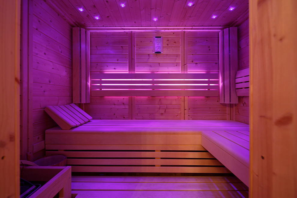 Esempio di una sauna minimalista di medie dimensioni con pareti beige