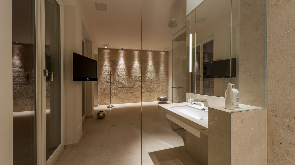 Exemple d'une salle de bain tendance.