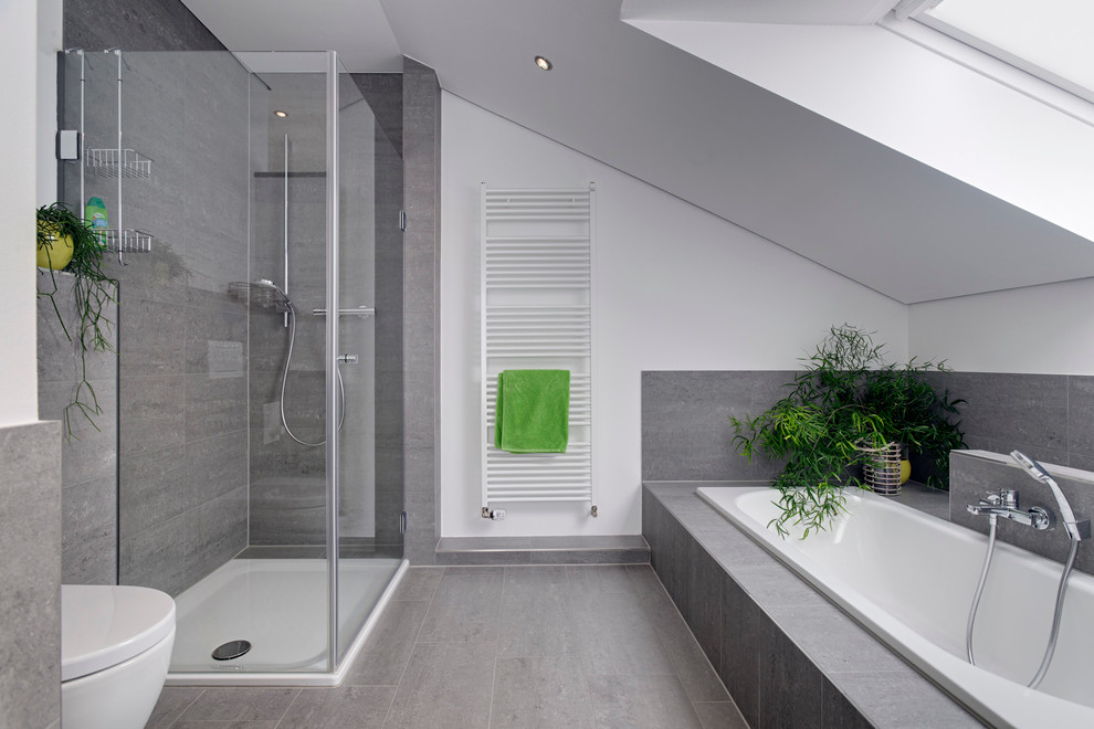 Bathroom - contemporary bathroom idea in Dortmund