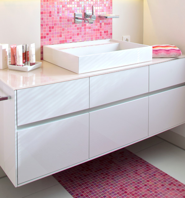 Bad in Pink mit Mosaik - Contemporary - Bathroom - Nuremberg - by Kreuz  bad&heizung | Houzz