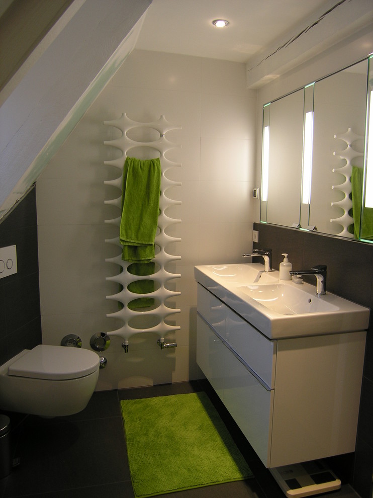 Bathroom - contemporary bathroom idea in Munich