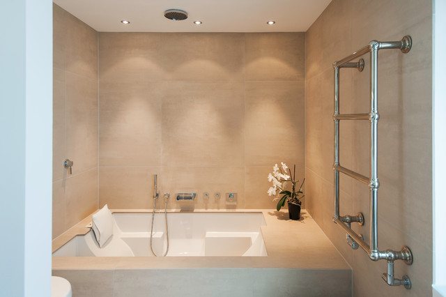 Bad Mit Wellness Badewanne Einbaubadewanne Contemporary Bathroom Frankfurt By Axel Frohlich Gmbh