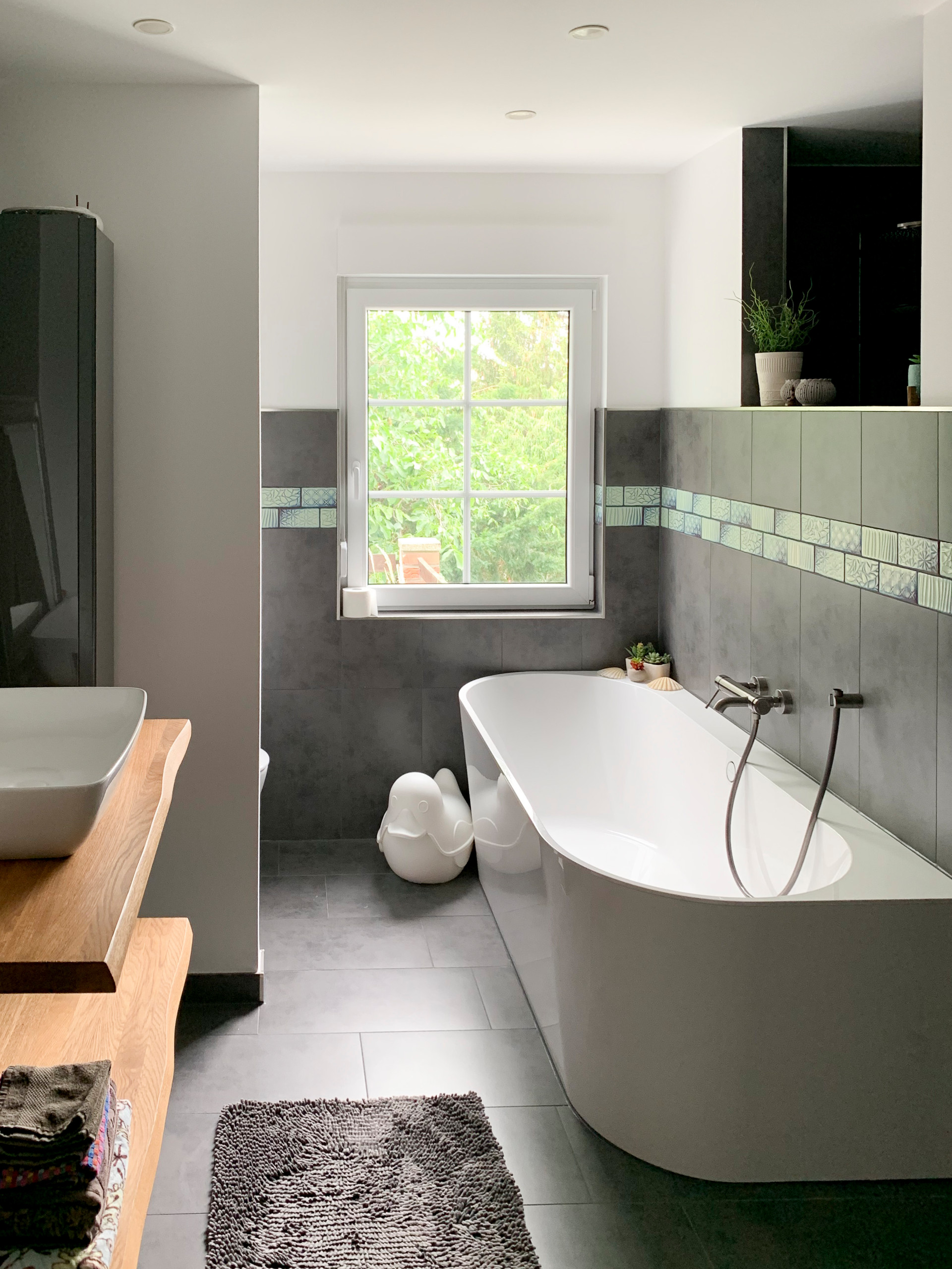 75 badezimmer mit grauer wandfarbe ideen & bilder - september 2023