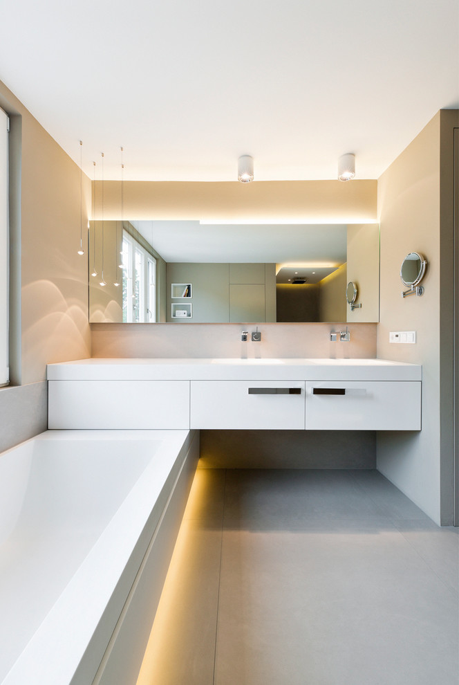 Example of a trendy bathroom design in Stuttgart