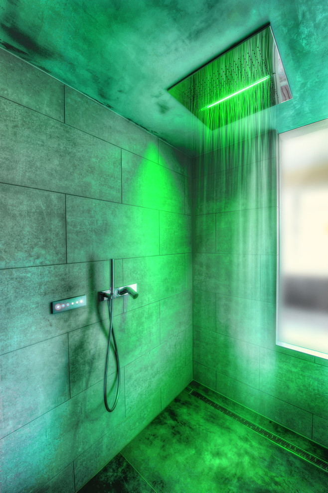 Ispirazione per una stanza da bagno con doccia minimal con doccia aperta e doccia aperta