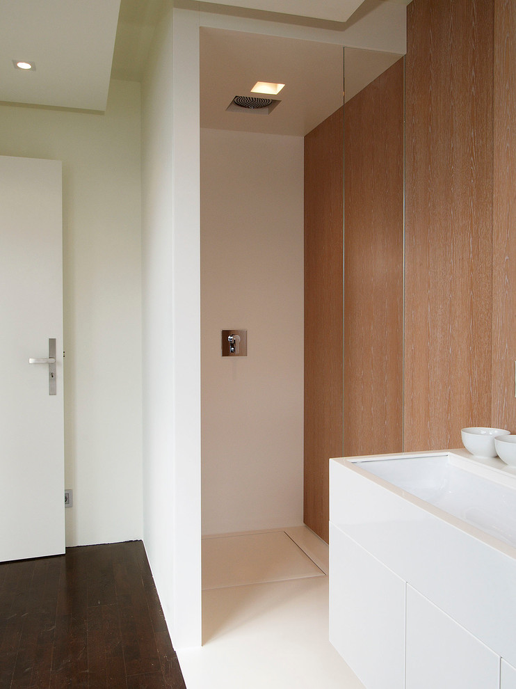 Design ideas for a contemporary bathroom in Hamburg.