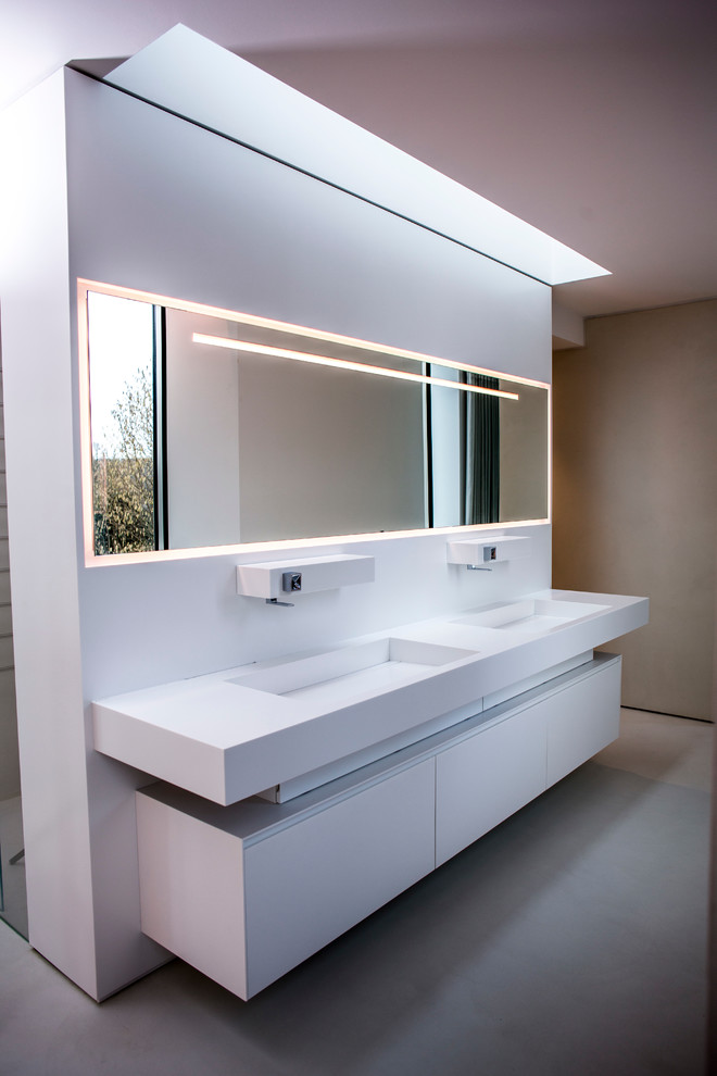 Inspiration for a modern shower room bathroom in Stuttgart with white cabinets, a built-in shower, white walls, concrete flooring and a vessel sink.