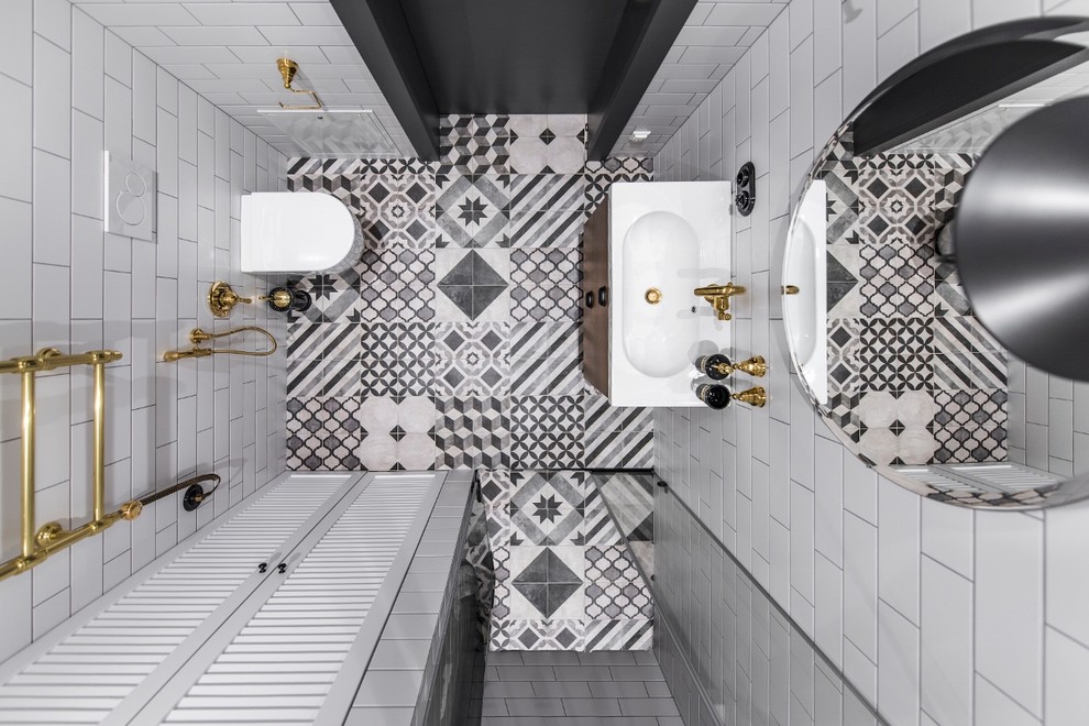 Idéer för att renovera ett litet minimalistiskt vit vitt badrum, med vita skåp, vit kakel, vita väggar, mosaikgolv, svart golv och dusch med gångjärnsdörr