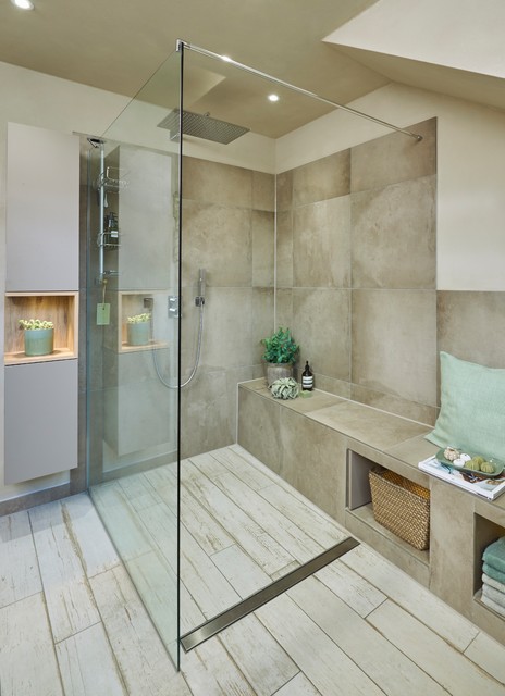 Badezimmer mit großer Dusche und Sitzbank - Landhausstil - Badezimmer -  Stuttgart - von Rund ums Haus | Houzz