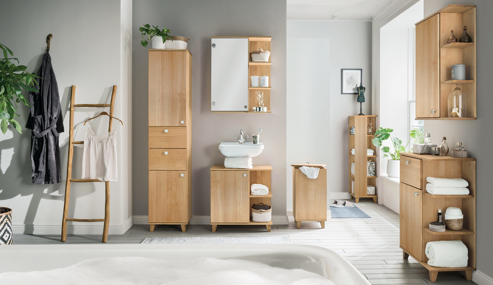 Inspiration for a scandinavian bathroom remodel in Stuttgart
