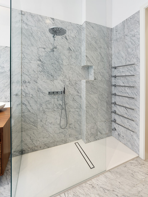 Begehbare Dusche in Marmoroptik - Minimalistisch - Badezimmer - Frankfurt  am Main - von Herbert O. Zielinski, Architekt BDA | Houzz