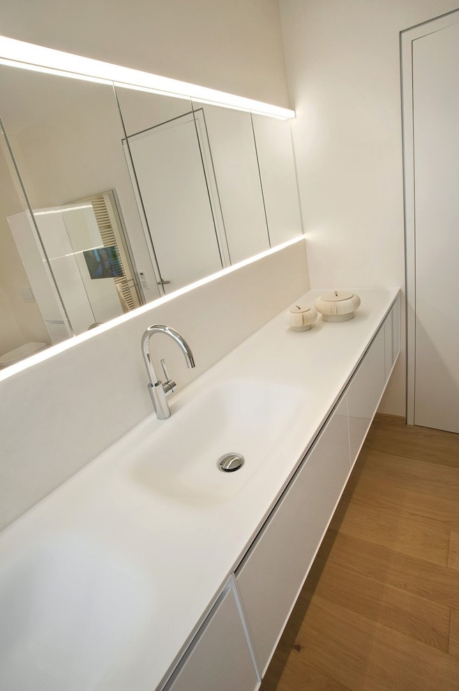 ニュルンベルクにあるおしゃれな浴室の写真